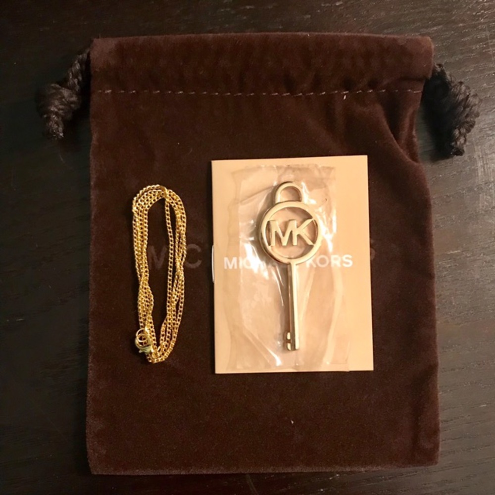 Authentic Michael Kors key charm NEW - Picture 2 of 3